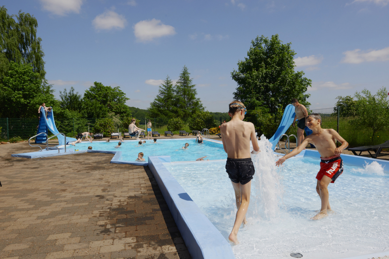 Poolen öppen från mitten av maj till slutet av augusti
